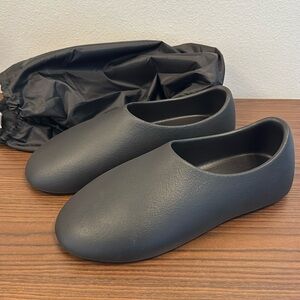 Brand New YEEZY SL-01 Men’s Size 12